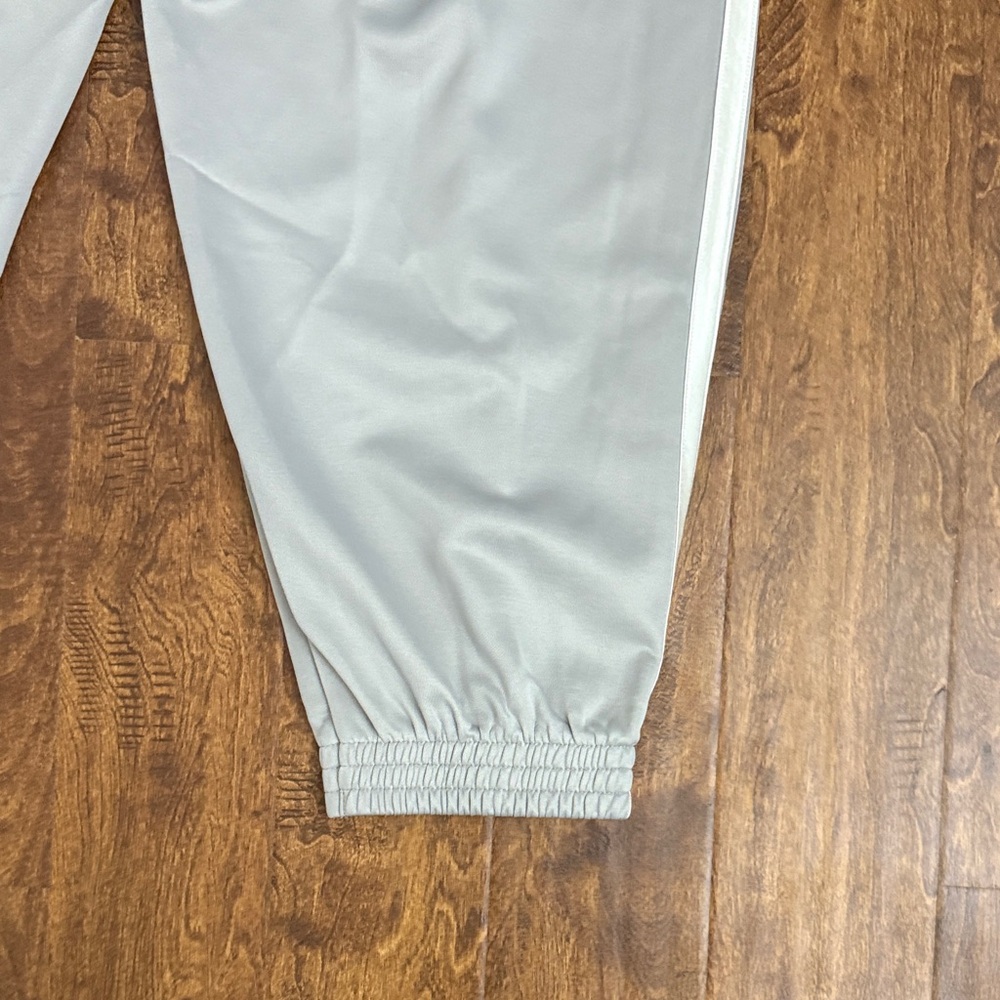 Adidas Light Gray Three-Stripe Joggers with White Logo Size XXL - Picture 15 of 16